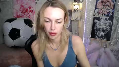 Snapshot of yournickyadamidi chatting on July 1, 11:48 pm Nicky online show from July 1, 11:48 pm