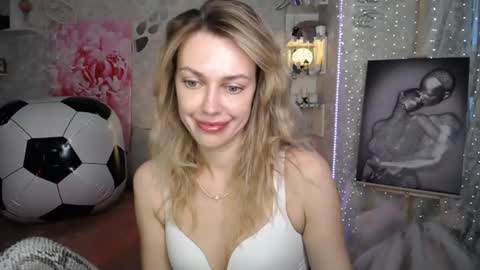 Snapshot of yournickyadamidi chatting on July 12, 4:09 pm Nicky online show from July 12, 4:09 pm