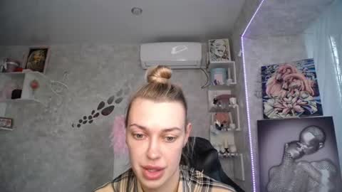 Snapshot of yournickyadamidi chatting on July 29, 2:21 am Nicky online show from July 29, 2:21 am