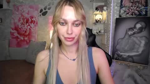 Snapshot of yournickyadamidi chatting on July 31, 4:50 pm Nicky online show from July 31, 4:50 pm