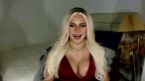 Chloe online show from December 5, 2:03 pm