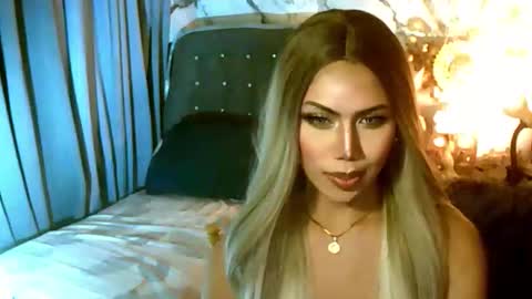 Chloe online show from March 15, 4:35 pm