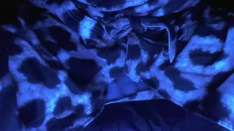 youroneshot online show from February 7, 7:06 pm