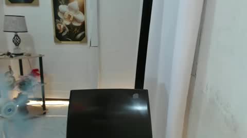 Snapshot of yourprettytrish chatting on February 19, 4:34 am Trish online show from February 19, 4:34 am