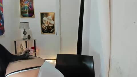 Snapshot of yourprettytrish chatting on March 11, 6:41 pm Trish online show from March 11, 6:41 pm