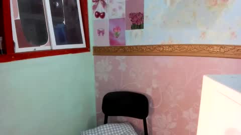 Snapshot of yourprettytrish chatting on April 19, 2:55 am Trish online show from April 19, 2:55 am
