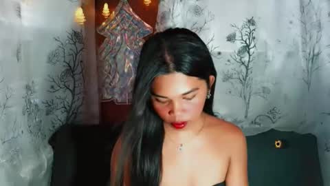 Snapshot of yourqueen_19 chatting on April 29, 5:00 am yourqueen_19 online show from April 29, 5:00 am