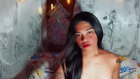 Snapshot of yourqueen_19 chatting on May 18, 11:05 am yourqueen_19 online show from May 18, 11:05 am