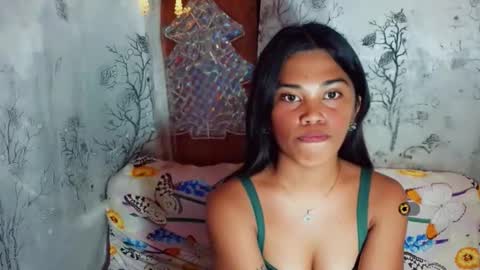 Snapshot of yourqueen_19 chatting on May 22, 8:53 am yourqueen_19 online show from May 22, 8:53 am