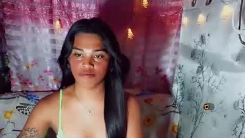 Snapshot of yourqueen_19 chatting on May 24, 6:24 pm yourqueen_19 online show from May 24, 6:24 pm