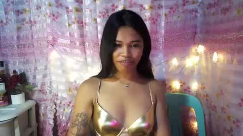 Snapshot of yourqueen_19 chatting on August 5, 12:19 pm yourqueen_19 online show from August 5, 12:19 pm