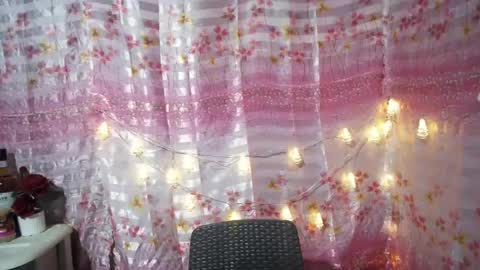Snapshot of yourqueen_19 chatting on August 7, 10:50 am yourqueen_19 online show from August 7, 10:50 am