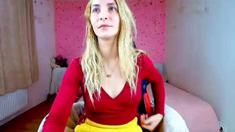 Snapshot of yours_lisa chatting on April 28, 9:53 pm online show from April 28, 9:53 pm