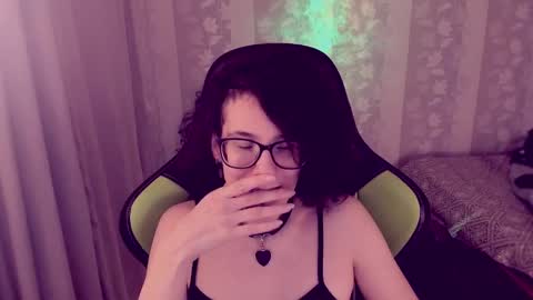 Snapshot of yourscosmic chatting on December 11, 12:54 am Yours Cosmic online show from December 11, 12:54 am