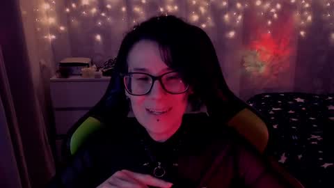 Snapshot of yourscosmic chatting on January 3, 10:40 pm Yours Cosmic online show from January 3, 10:40 pm