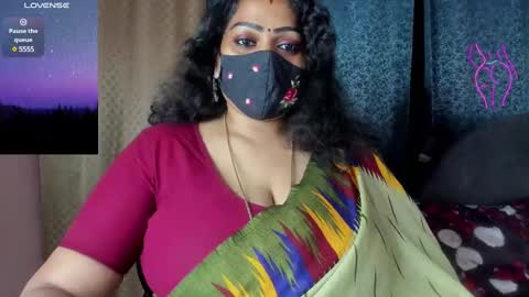 Snapshot of yourss_preethy chatting on January 25, 9:15 am preethy online show from January 25, 9:15 am