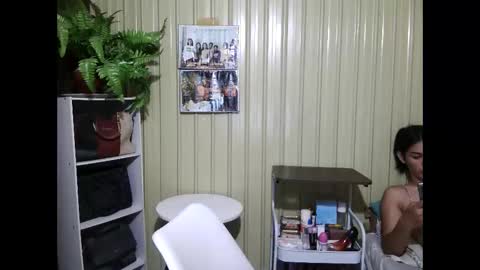 yoursubmissive_larah online show from May 12, 5:26 am