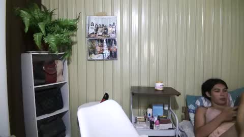 yoursubmissive_larah online show from May 13, 7:06 am