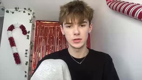 Snapshot of yoursweetyguy chatting on January 19, 1:04 pm yoursweetyguy online show from January 19, 1:04 pm