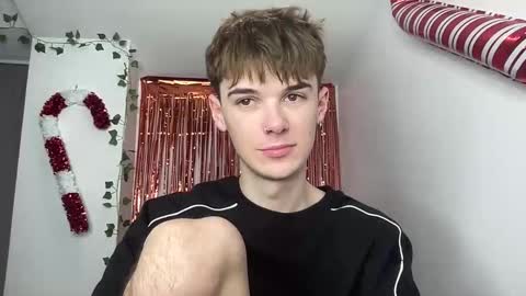 Snapshot of yoursweetyguy chatting on February 10, 4:33 pm yoursweetyguy online show from February 10, 4:33 pm