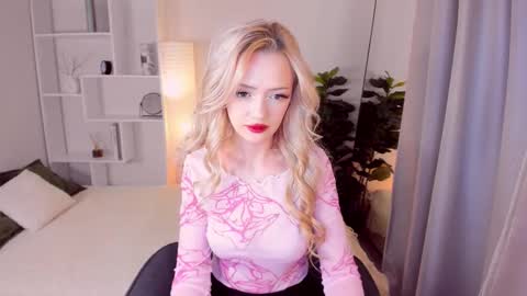 Snapshot of yourwhitefairy chatting on October 18, 4:26 am Emily online show from October 18, 4:26 am
