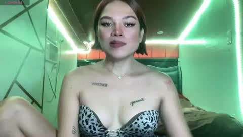 Snapshot of yourwildestdreamgirl chatting on June 22, 4:53 am ANDREA online show from June 22, 4:53 am