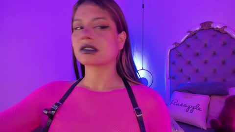 Snapshot of yourwishisme_val chatting on May 20, 8:04 pm Val online show from May 20, 8:04 pm