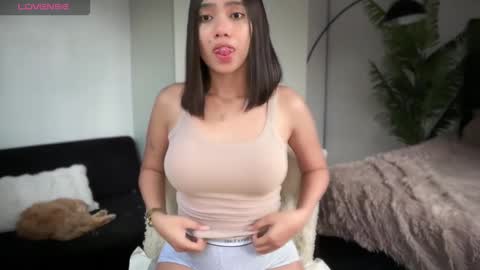 YowgineTheGreat online show from December 8, 7:37 am