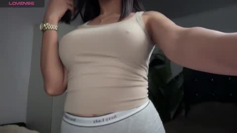 YowgineTheGreat online show from December 8, 10:41 am