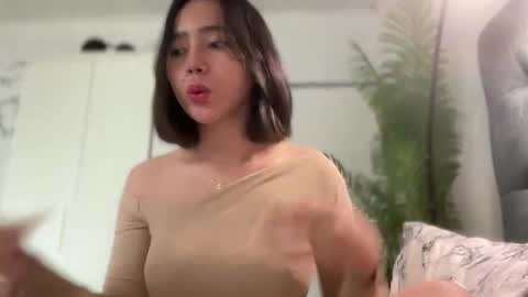 YowgineTheGreat online show from December 23, 7:50 am