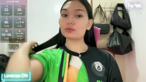 Snapshot of yrdrmgrl_jennie26 chatting on April 2, 6:27 pm yrdrmgrl_jennie26 online show from April 2, 6:27 pm
