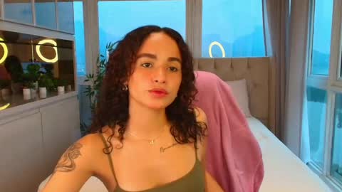 Ysenne online show from May 26, 11:06 am