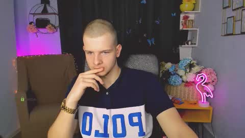 Snapshot of yudji_boy chatting on September 14, 12:15 pm yudji_boy online show from September 14, 12:15 pm