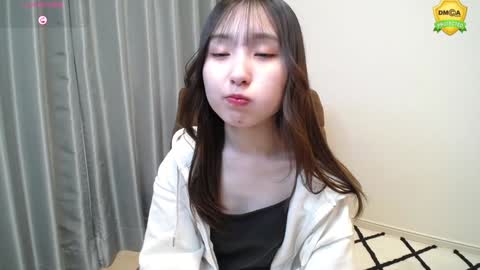 yui_x online show from January 12, 11:50 am