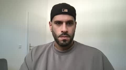 Snapshot of yul53 chatting on October 23, 10:36 am yul53 online show from October 23, 10:36 am