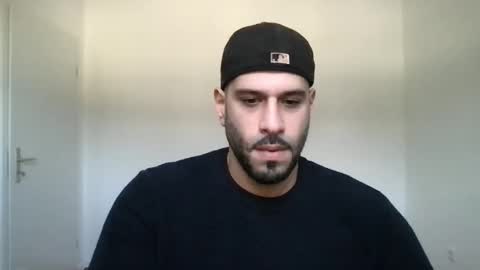 Snapshot of yul53 chatting on November 2, 8:06 am yul53 online show from November 2, 8:06 am