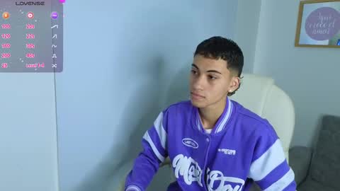 yulian_vasquez online show from September 16, 12:06 pm