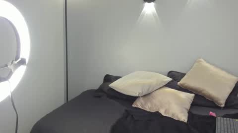 Snapshot of yulievans chatting on January 12, 1:21 am yulievans online show from January 12, 1:21 am