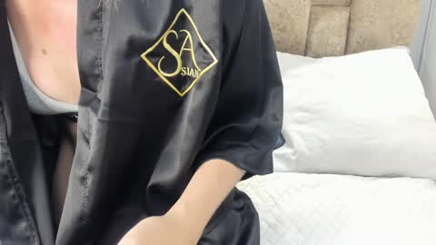 Snapshot of yulievans chatting on February 7, 2:37 pm yulievans online show from February 7, 2:37 pm