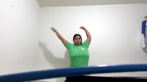 Yuli and SaraIndependent model online show from October 31, 4:02 am