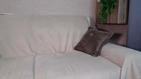 Snapshot of yummy_blonde chatting on June 16, 7:33 am you babe online show from June 16, 7:33 am