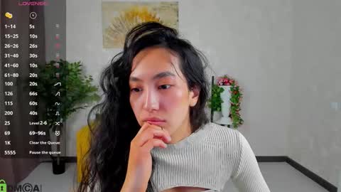 Snapshot of yummy_lamii chatting on February 25, 2:32 am Cindey online show from February 25, 2:32 am