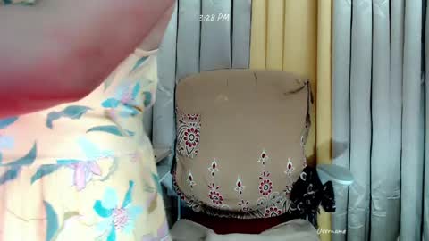 Snapshot of yummyhottits chatting on April 27, 7:28 am nemay online show from April 27, 7:28 am