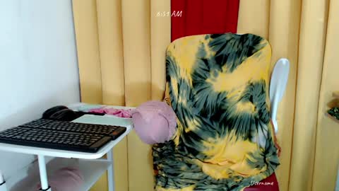 Snapshot of yummyhottits chatting on May 12, 10:51 pm nemay online show from May 12, 10:51 pm
