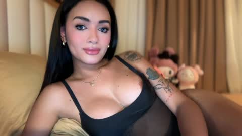 Goddes Renalyn online show from April 7, 9:15 pm