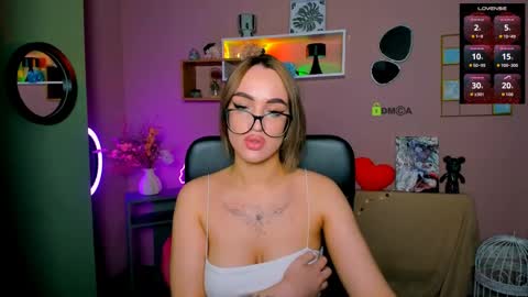 Snapshot of yuna_kim_ chatting on April 8, 3:23 pm Yuna online show from April 8, 3:23 pm