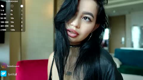 yuna_leen online show from June 15, 5:20 am