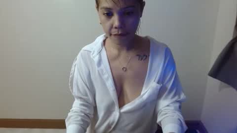 yunahuntrixx online show from May 30, 10:34 am