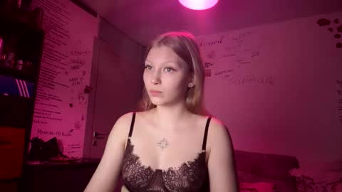 Snapshot of yunarosee chatting on October 21, 8:20 pm yunarosee online show from October 21, 8:20 pm