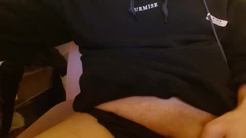 Snapshot of yunaventi chatting on October 30, 2:02 am FemboyVenti online show from October 30, 2:02 am